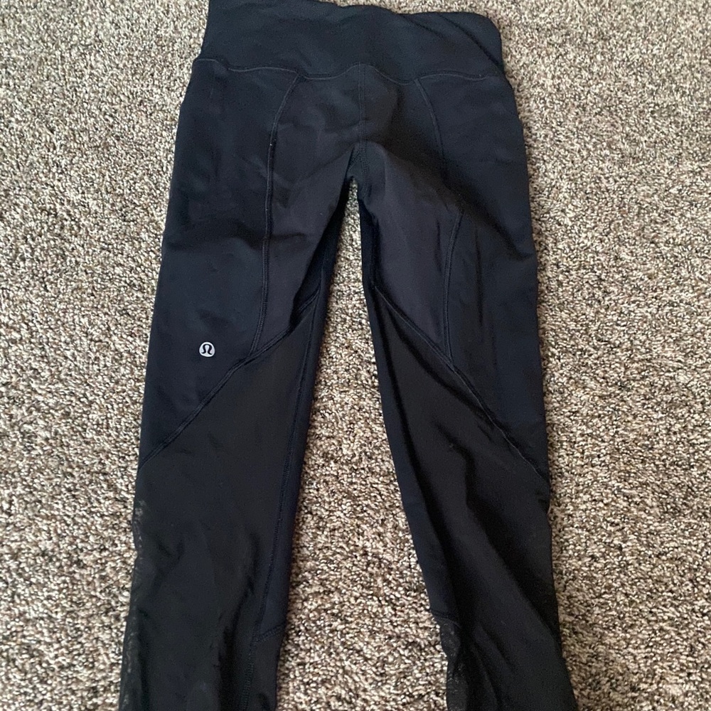 Lulu Lemon size 4 black crop leggings
